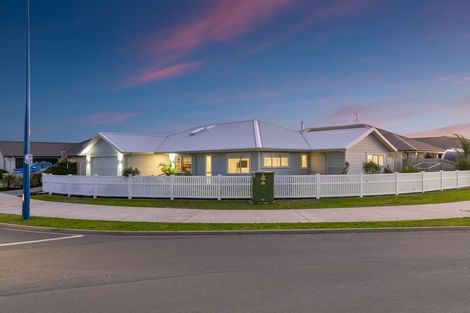 Photo of property in 2 Livingstone Drive, Papamoa Beach, Papamoa, 3118
