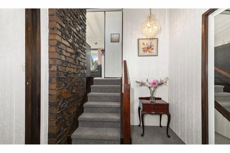 Photo of property in 2/58 Pupuke Road, Hillcrest, Auckland, 0627