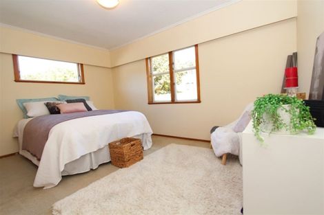Photo of property in 95 Kenmore Street, Newlands, Wellington, 6037