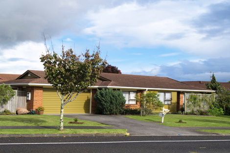 Photo of property in 2/36 Golfland Drive, Golflands, Auckland, 2013
