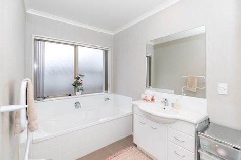 Photo of property in 104 Stirling Drive, Morrinsville, 3300