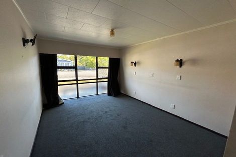 Photo of property in 1 Waverley Street, Waipawa, 4210