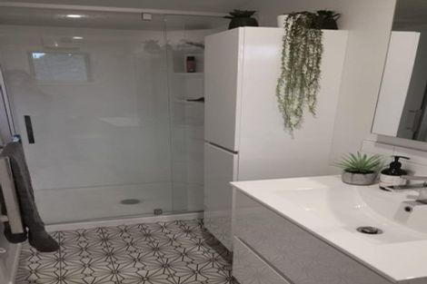 Photo of property in 56 Valley View Road, Glenfield, Auckland, 0629