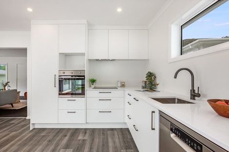 Photo of property in 52 Lees Grove, Wainuiomata, Lower Hutt, 5014