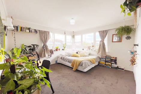 Photo of property in 74 Nikau Street, New Lynn, Auckland, 0600