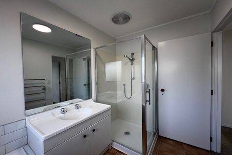 Photo of property in 1a Romulus Place, Totara Vale, Auckland, 0629