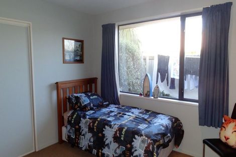 Photo of property in 5 John Morel Place, Parklands, Christchurch, 8083