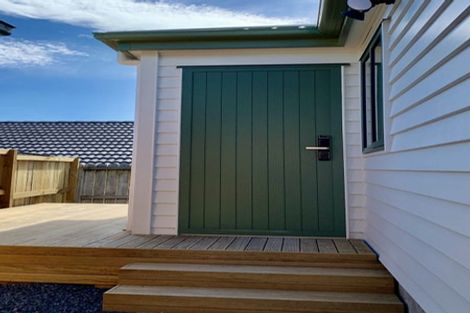 Photo of property in 11 San Ambrosio Rise, Henderson, Auckland, 0612