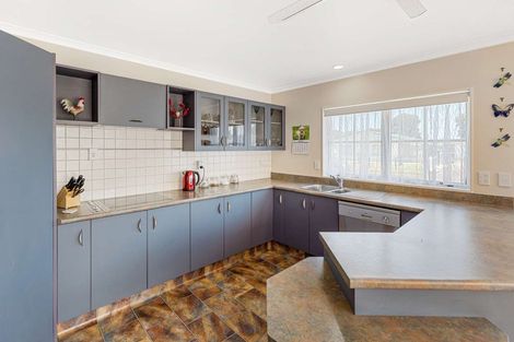 Photo of property in 2 Beech Place, Hawera, 4610