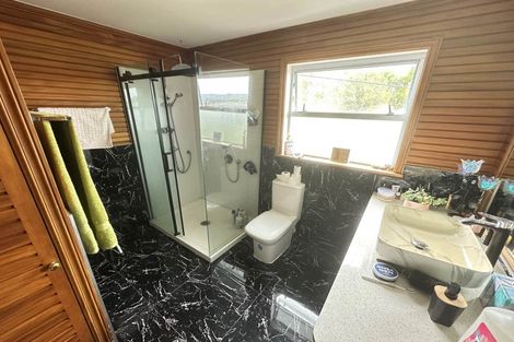 Photo of property in 3 Hillary Heights Avenue, Glendene, Auckland, 0602