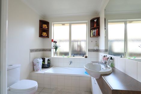 Photo of property in 13 Redcastle Drive, East Tamaki, Auckland, 2013