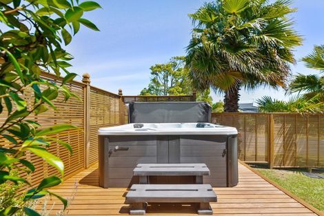 Photo of property in 1/5 Jenelin Road, Glendene, Auckland, 0602