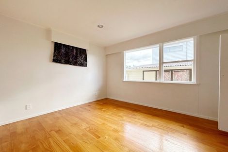 Photo of property in 9 Queen Mary Avenue, New Lynn, Auckland, 0600