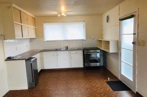 Photo of property in 1/1 Alison Avenue, Herald Island, Auckland, 0618