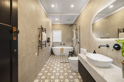 Photo of property in 8 Creamer Avenue, Belmont, Auckland, 0622