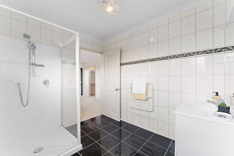 Photo of property in 64 San Valentino Drive, Henderson, Auckland, 0612