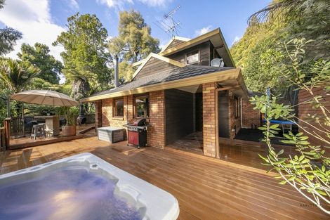 Photo of property in 219 Shaw Road, Titirangi, Auckland, 0604