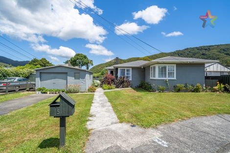 Photo of property in 5 Willow Grove, Wainuiomata, Lower Hutt, 5014