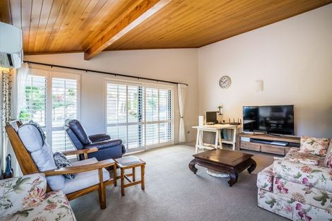 Photo of property in 2/9 Tipau Street, Torbay, Auckland, 0630