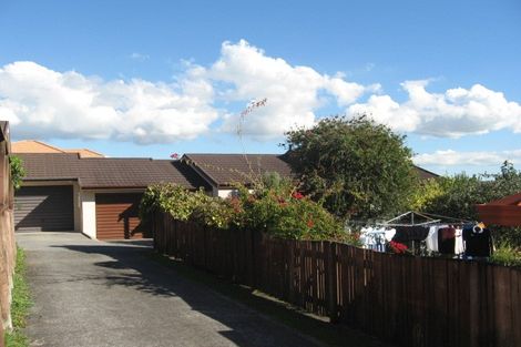 Photo of property in 2/84 Dalwhinnie Parade, Highland Park, Auckland, 2010