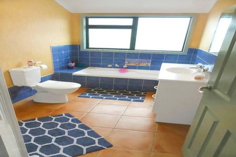 Photo of property in 21 Richmond Hill, Glenside, Wellington, 6037