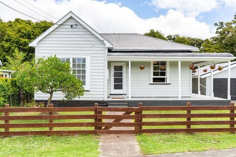 Photo of property in 17 Franklin Road, Paparoa, 0571