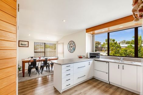 Photo of property in 2/17 Duncan Avenue, Te Atatu South, Auckland, 0610