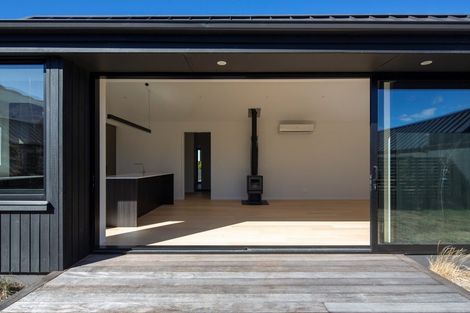 Photo of property in 8 Parera Lane, Jacks Point, Queenstown, 9371