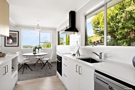 Photo of property in 2/7 Malters Place, Browns Bay, Auckland, 0630