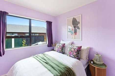 Photo of property in 15 Atarau Grove, Paraparaumu, 5032