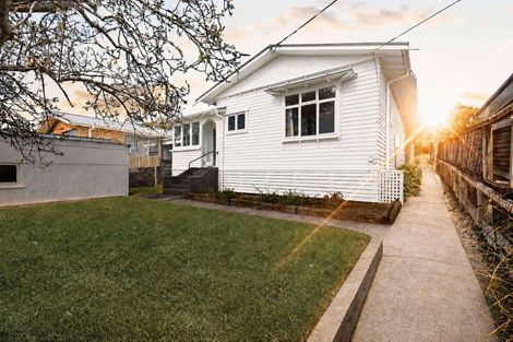 Photo of property in 100 Lemon Street, New Plymouth, 4312