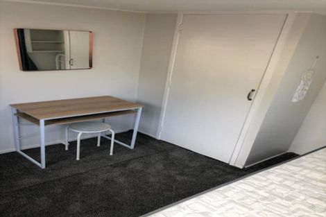 Photo of property in 10 Sylvan Crescent, Te Atatu South, Auckland, 0610