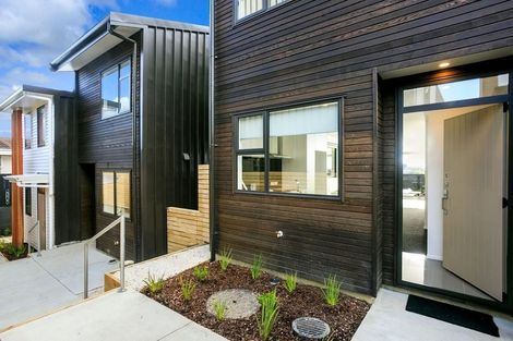 Photo of property in 5/15 Chivalry Road, Glenfield, Auckland, 0629