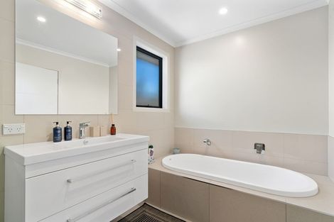 Photo of property in 18 Sunhaven Cove, Cromwell, 9310