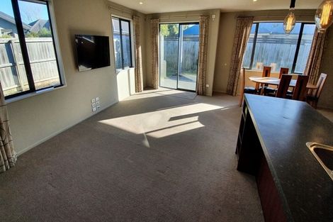 Photo of property in 29 Papaumu Green, Parklands, Christchurch, 8083