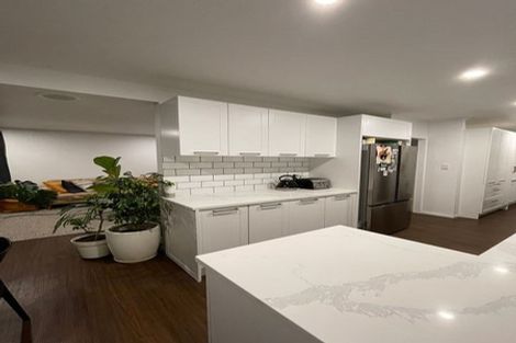 Photo of property in 5 Gill Avenue, Te Atatu Peninsula, Auckland, 0610