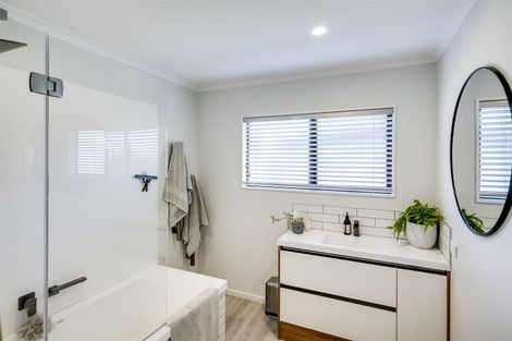 Photo of property in 14 Lamason Street, Greenmeadows, Napier, 4112
