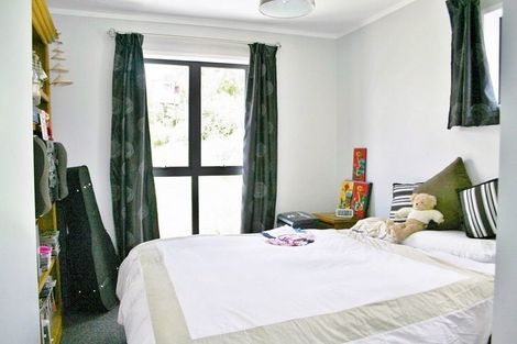 Photo of property in 16b Woodall Place, Totara Vale, Auckland, 0627