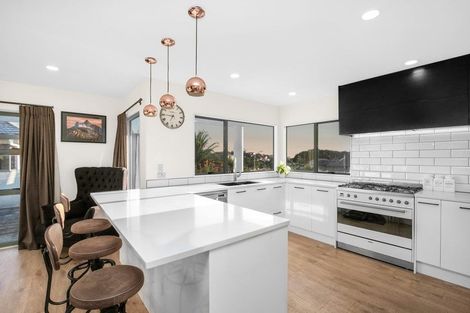 Photo of property in 113 Eugenia Rise, Goodwood Heights, Auckland, 2105