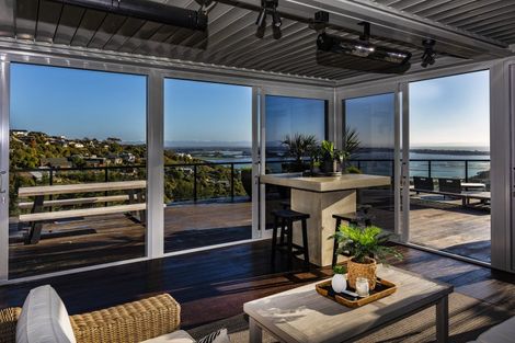 Photo of property in 15 Omeo Crescent, Redcliffs, Christchurch, 8081