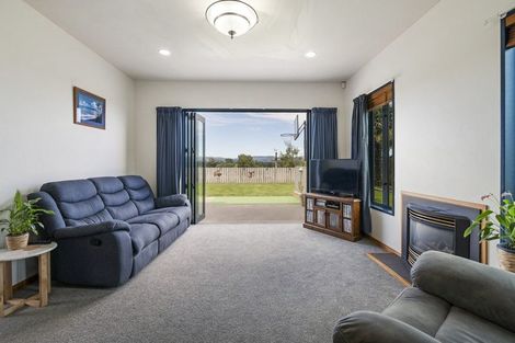 Photo of property in 55 Royal Oak Drive, Kelvin Grove, Palmerston North, 4414