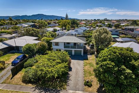 Photo of property in 8 Ross Grove, Paraparaumu, 5032