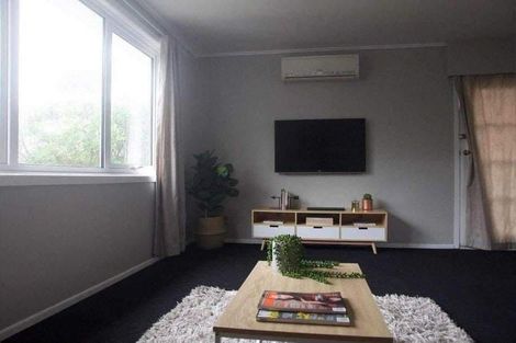 Photo of property in 13 Lomond Street, Newlands, Wellington, 6037