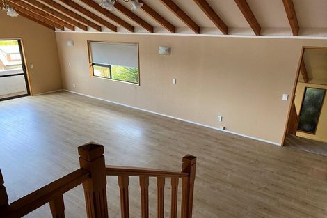 Photo of property in 43 Greenvalley Rise, Glenfield, Auckland, 0629