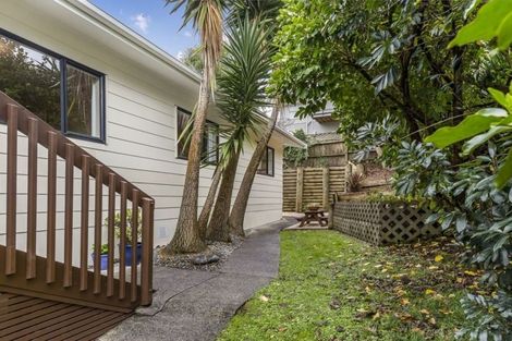 Photo of property in 4/1 Cheval Drive, Totara Vale, Auckland, 0629