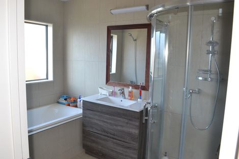 Photo of property in 8 Pohutukawa Place, Karaka, Papakura, 2113