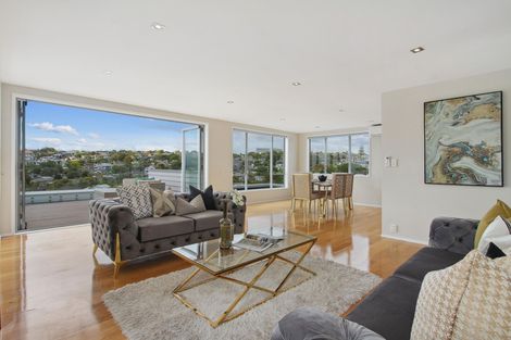 Photo of property in 4a Korotaha Terrace, Rothesay Bay, Auckland, 0630