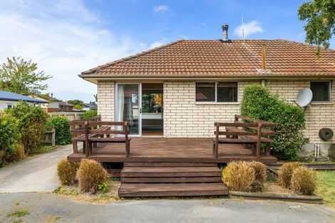 Photo of property in 27 Denniston Crescent, Redwood, Christchurch, 8051