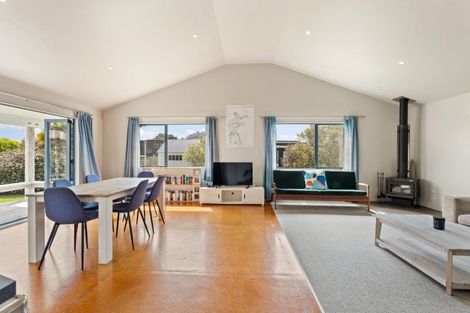 Photo of property in 15 The Crowsnest, Cooks Beach, Whitianga, 3591