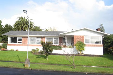 Photo of property in 11 Frank Place, Hillpark, Auckland, 2102